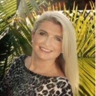 Laura Hoult expert realtor in Treasure Coast, FL 